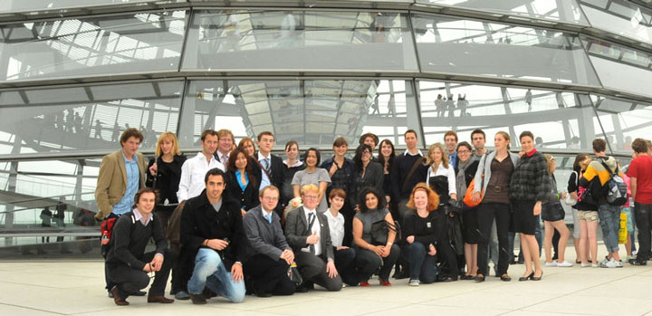0-res-group002.jpg