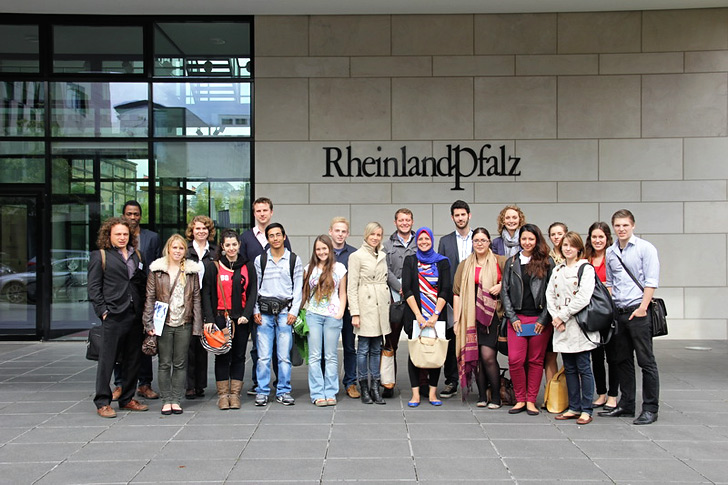 cde-201209.jpg